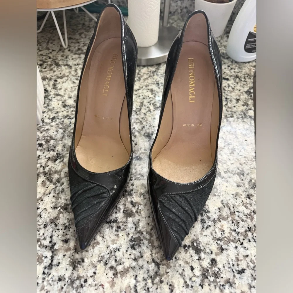 Bruno Magli black patent pump textured pointed toe heel suede formal Italy $400